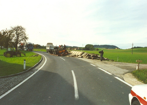 LKW Unfall Radlerkurve